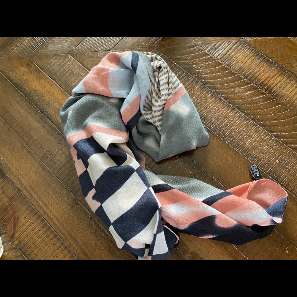 Infiniti Scarf